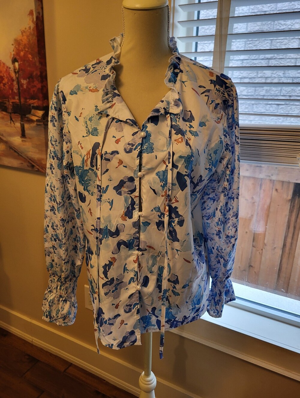 Women’s White & Blue Floral Long-Sleeve Ruffle Blouse